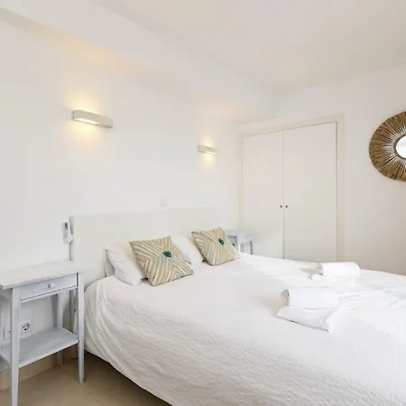 La Perla 3 Bedrooms In