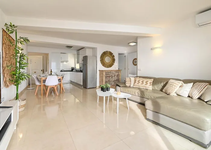 La Perla 3 Bedrooms In *