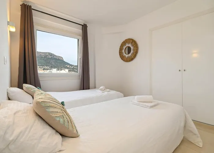 La Perla 3 Bedrooms In