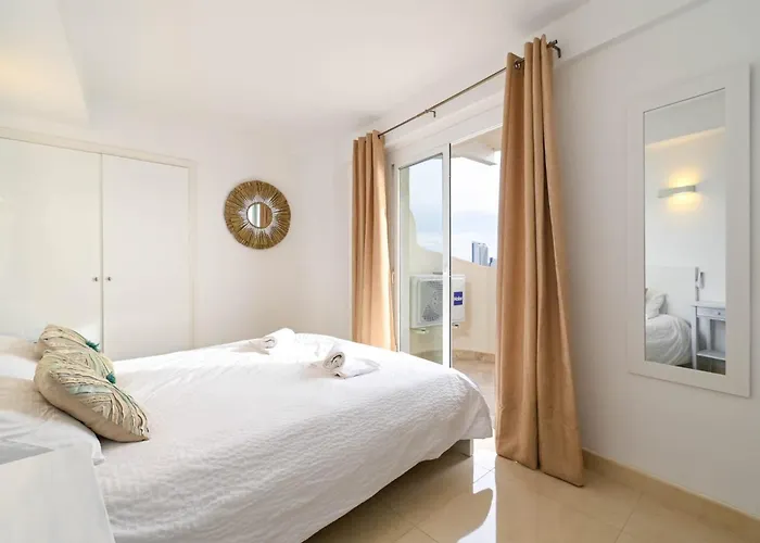 Apartment La Perla 3 Bedrooms In *