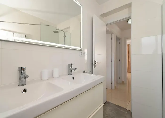 La Perla 3 Bedrooms In Apartment *