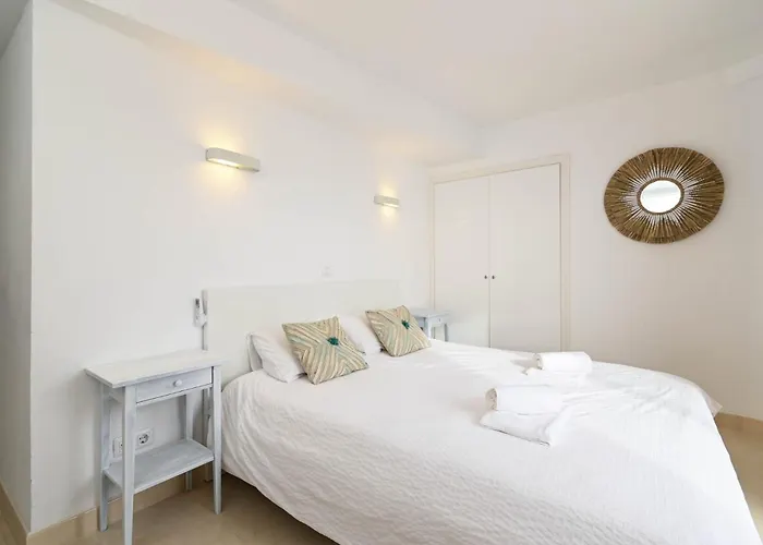 La Perla 3 Bedrooms In