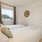 La Perla 3 Bedrooms In